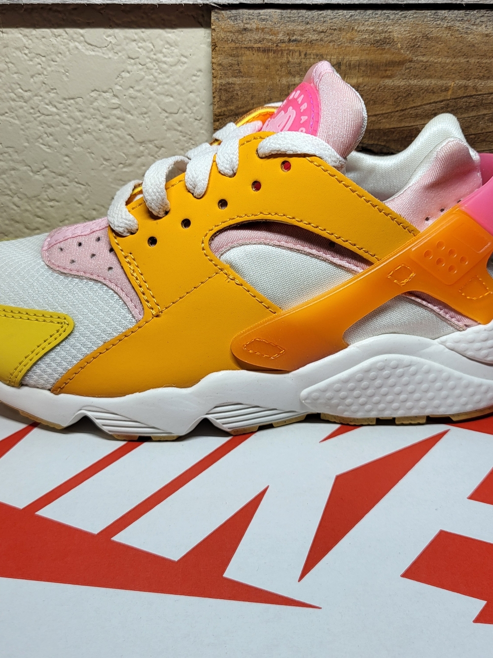 *NEW* Nike Huarache Summit White/Hyper Pink-Solar Women's Size 6